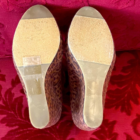 Leopard Wedge Boots (size 6) - Picture 4 of 5